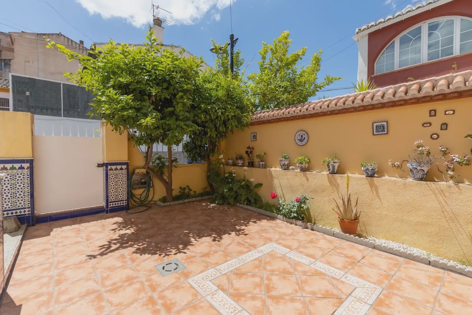 4 bedroom Terraced Villa for sale in Armilla with garage - € 227,999 (Ref: 9840023)
