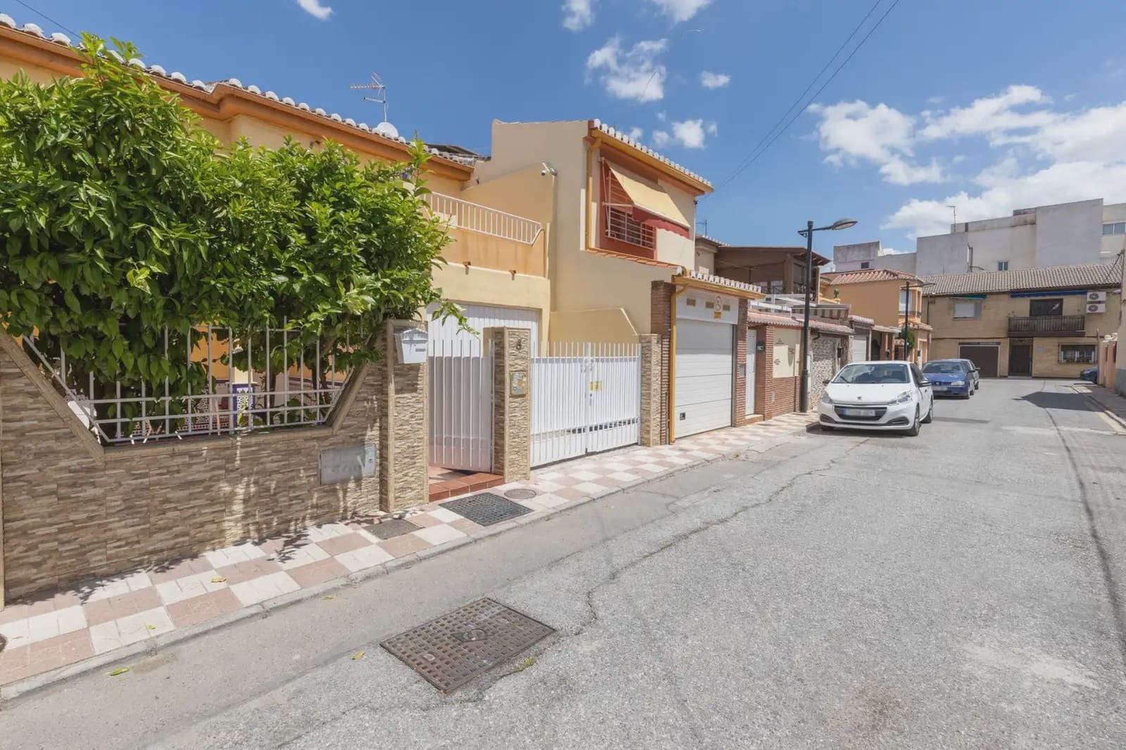 4 bedroom Terraced Villa for sale in Armilla with garage - € 227,999 (Ref: 9840023)