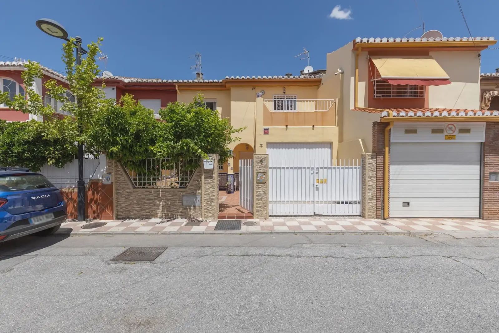 4 bedroom Terraced Villa for sale in Armilla with garage - € 227,999 (Ref: 9840023)