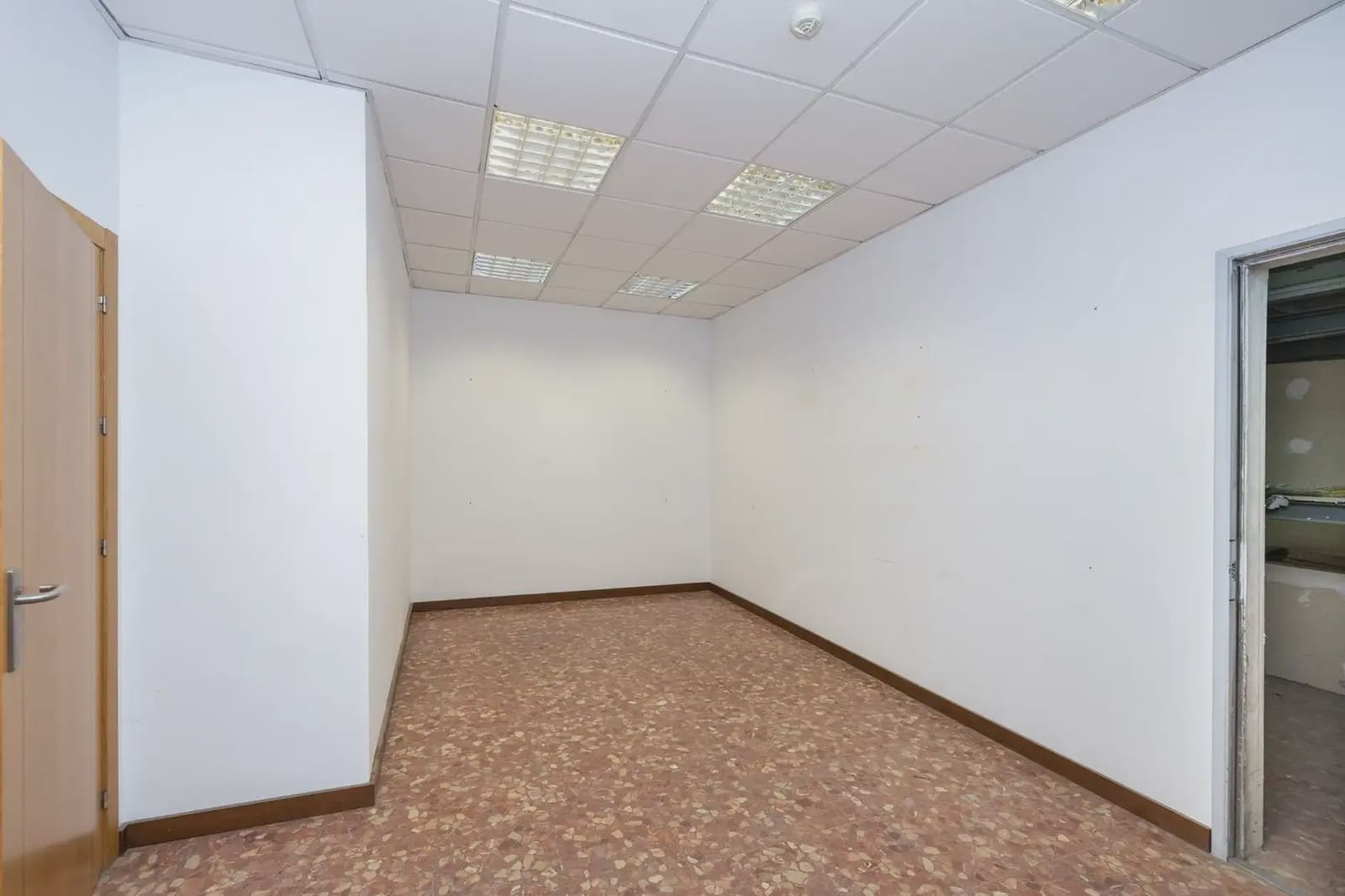 Erhverv til salg i Granada by - € 231.952 (Ref: 9841397)