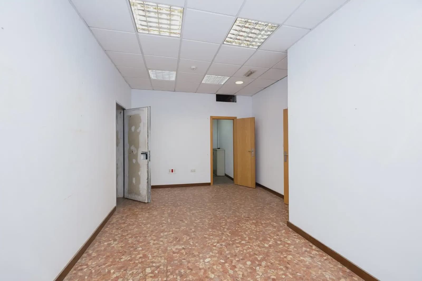 Erhverv til salg i Granada by - € 231.952 (Ref: 9841397)