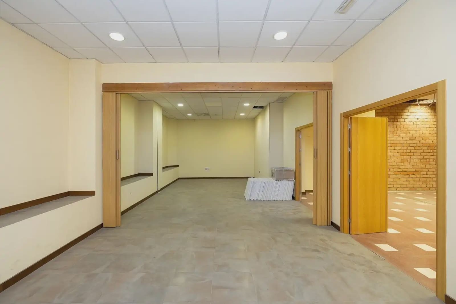 Commercial for sale in Granada city - € 659,952 (Ref: 9841399)