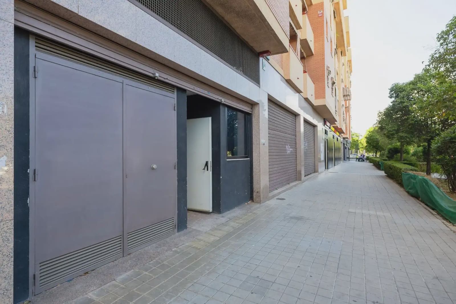 Commercial for sale in Granada city - € 659,952 (Ref: 9841399)