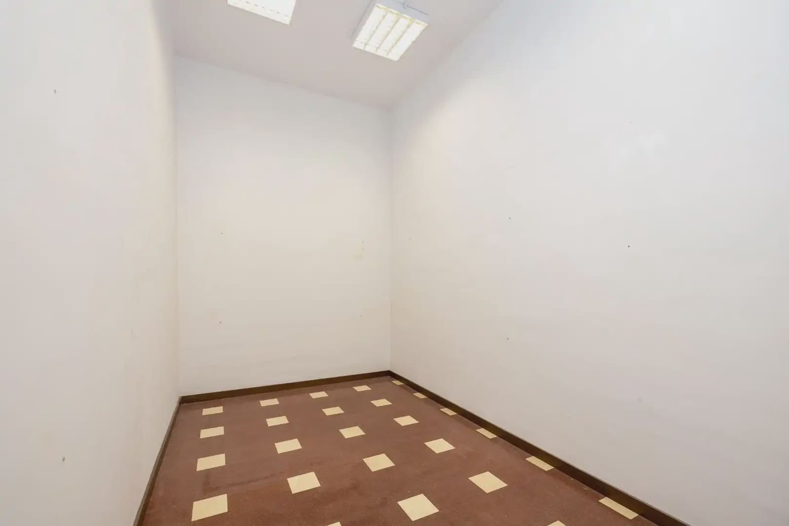 Erhverv til salg i Granada by - € 328.000 (Ref: 9841400)