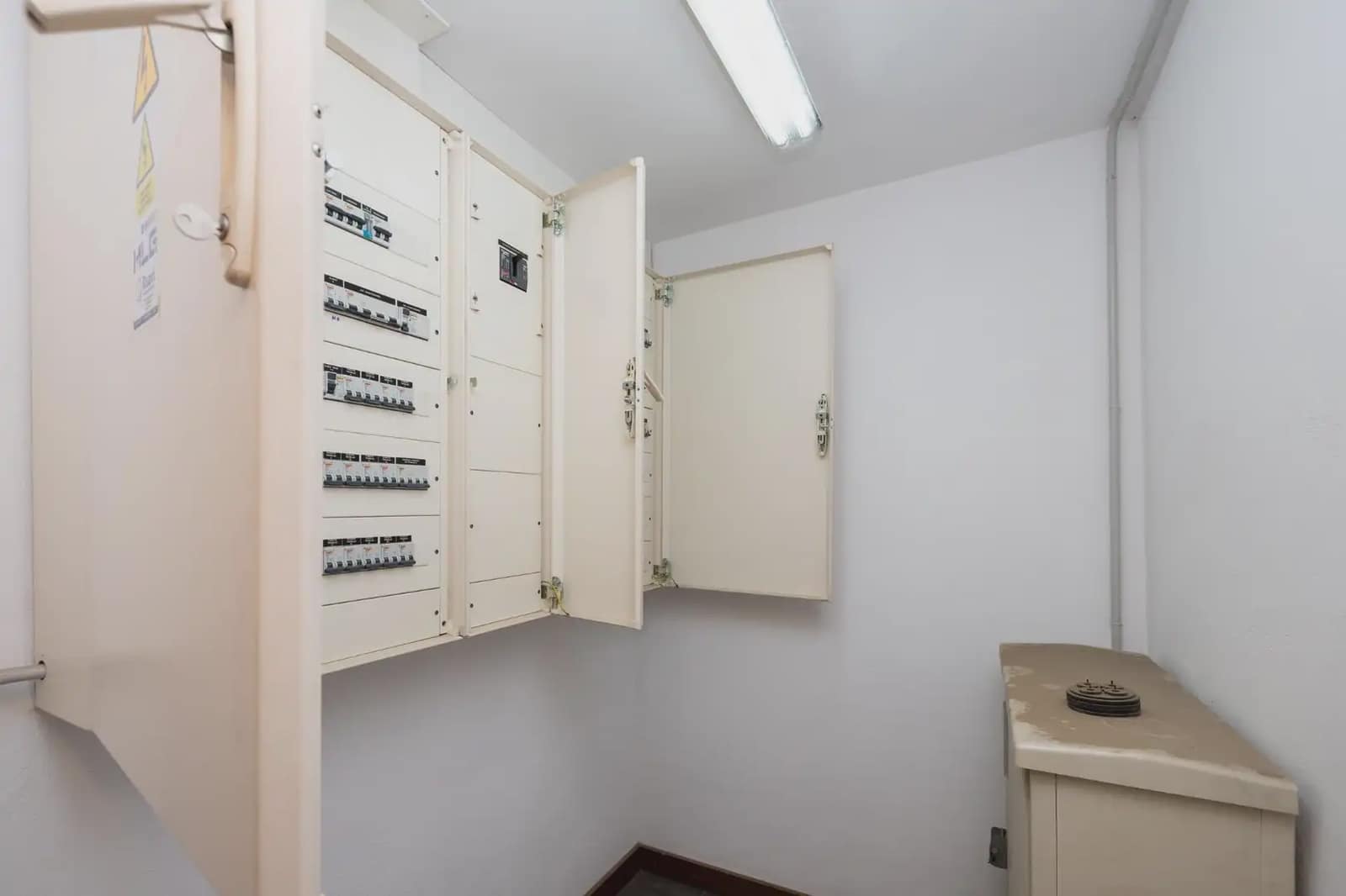 Erhverv til salg i Granada by - € 328.000 (Ref: 9841400)