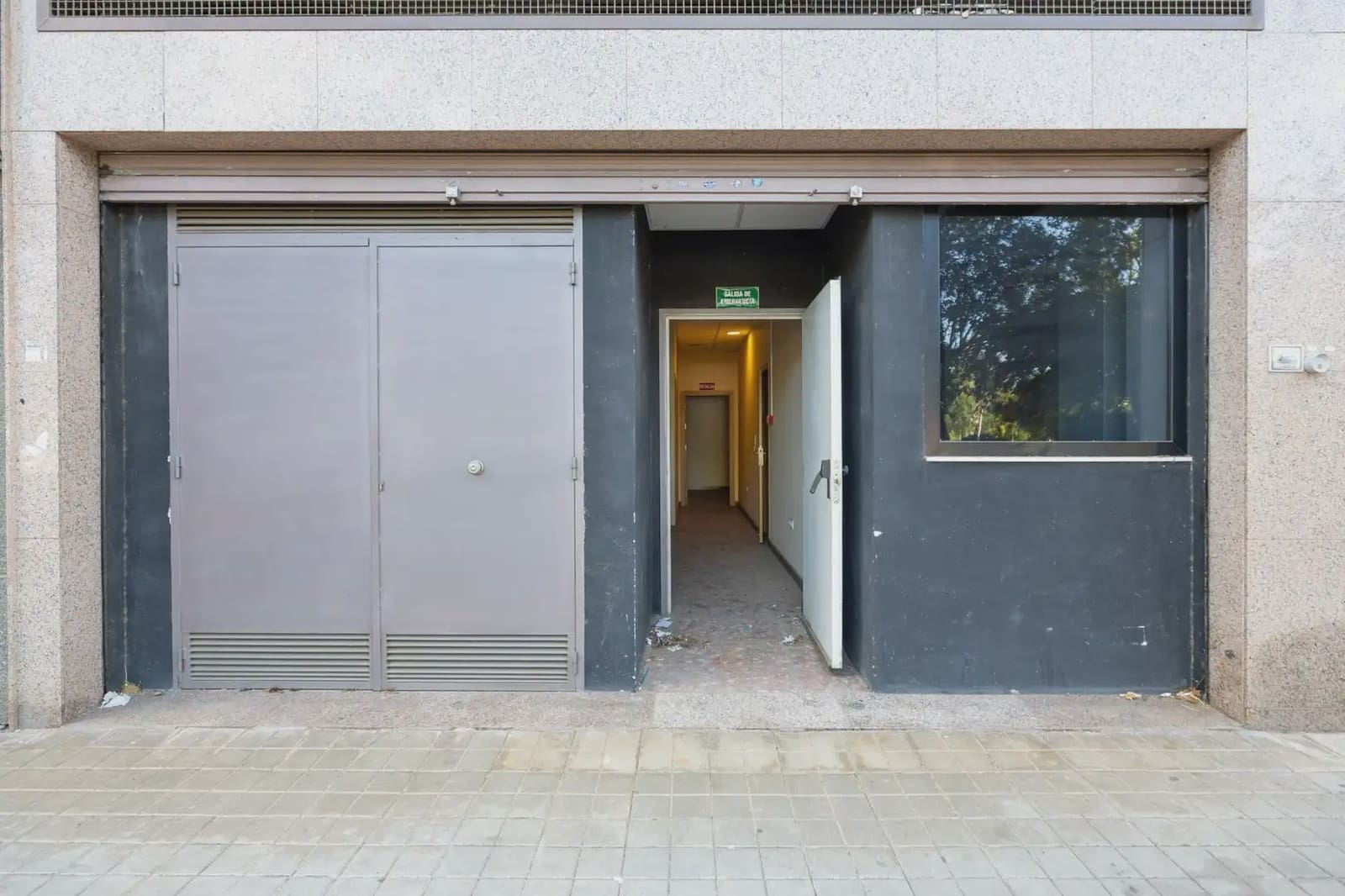 Erhverv til salg i Granada by - € 328.000 (Ref: 9841400)