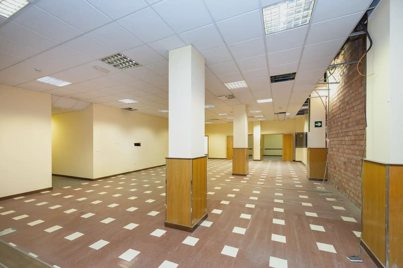 Erhverv til salg i Granada by - € 328.000 (Ref: 9841400)