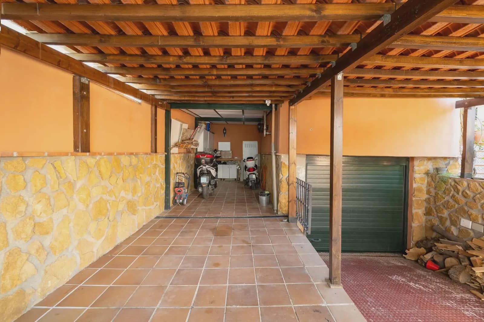 5 bedroom Villa for sale in Cullar Vega with pool garage - € 329,000 (Ref: 9841923)