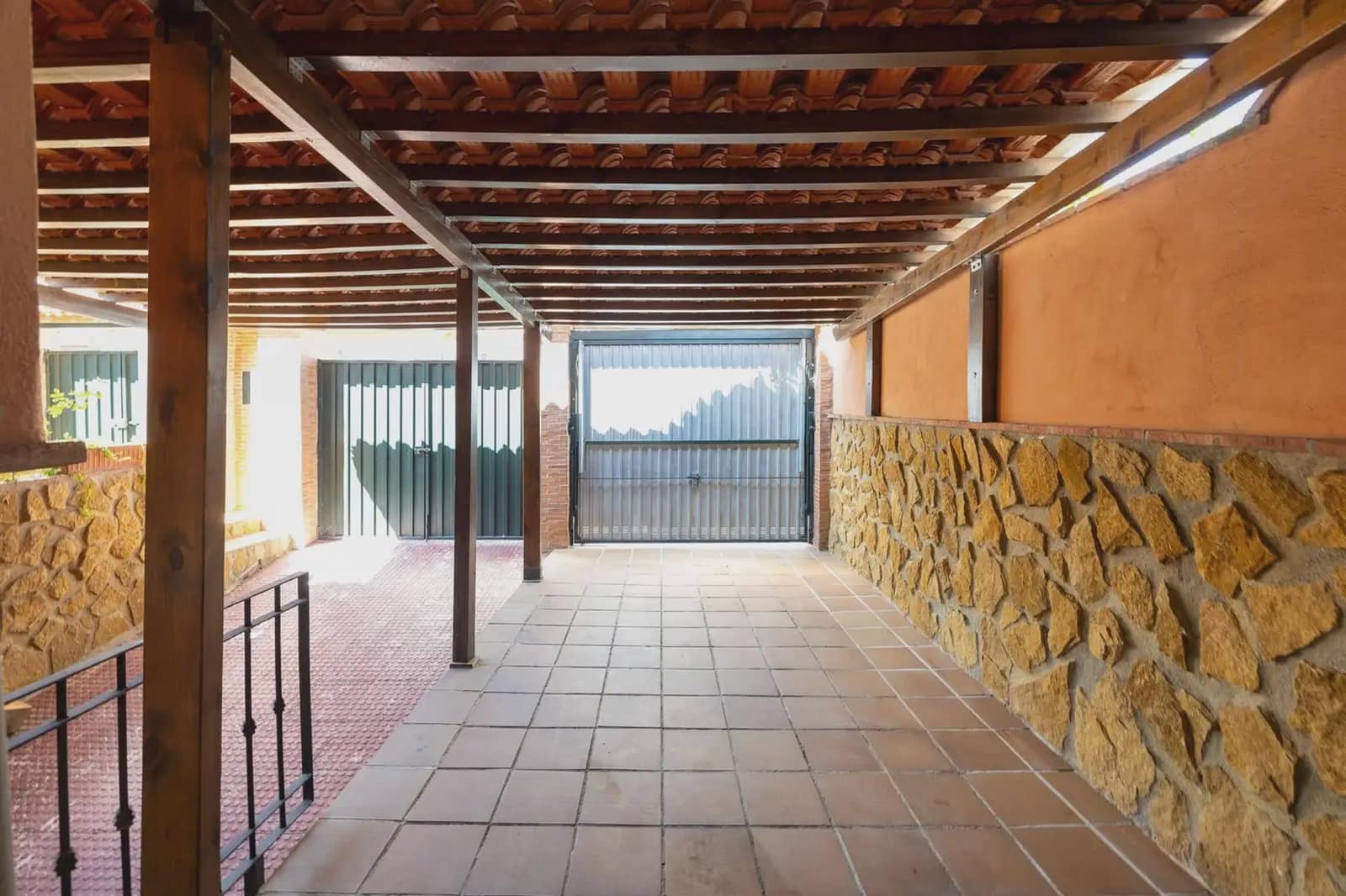 5 bedroom Villa for sale in Cullar Vega with pool garage - € 329,000 (Ref: 9841923)