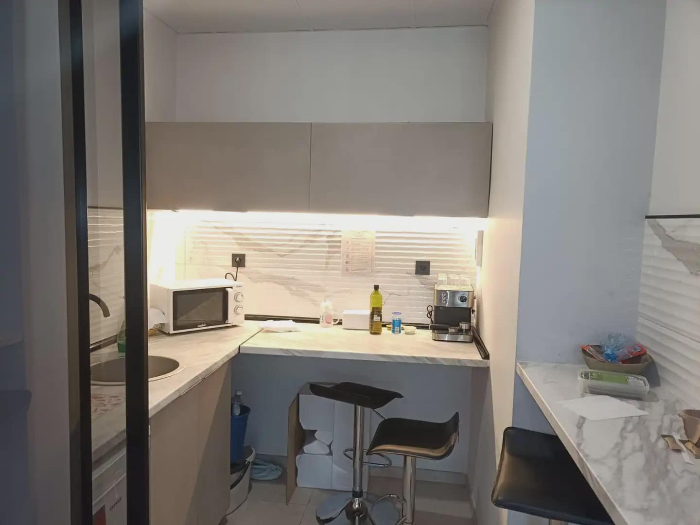 Commercial for rent in Granada city - € 3,200 (Ref: 9844377)