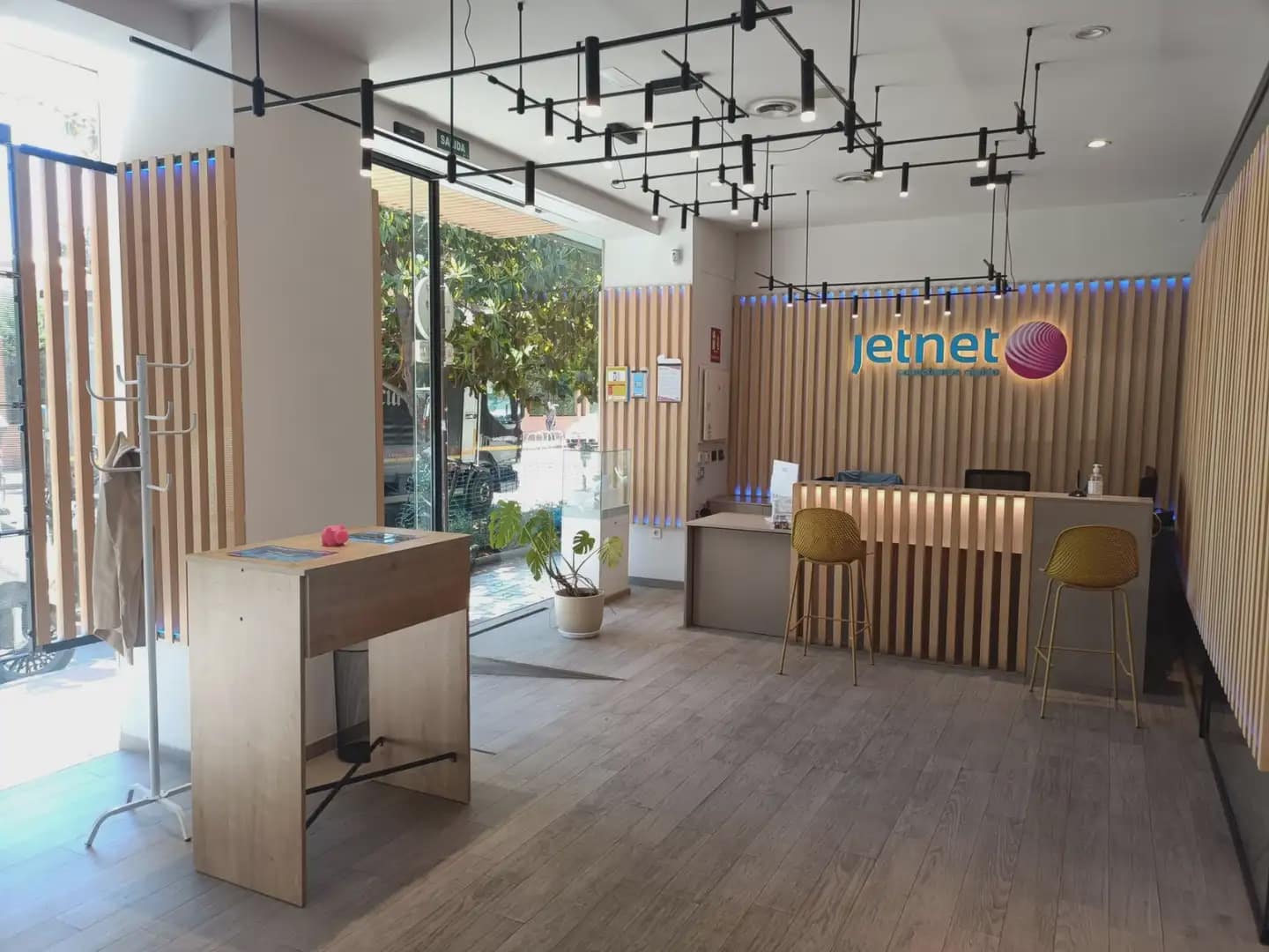 Commercial for rent in Granada city - € 3,200 (Ref: 9844377)