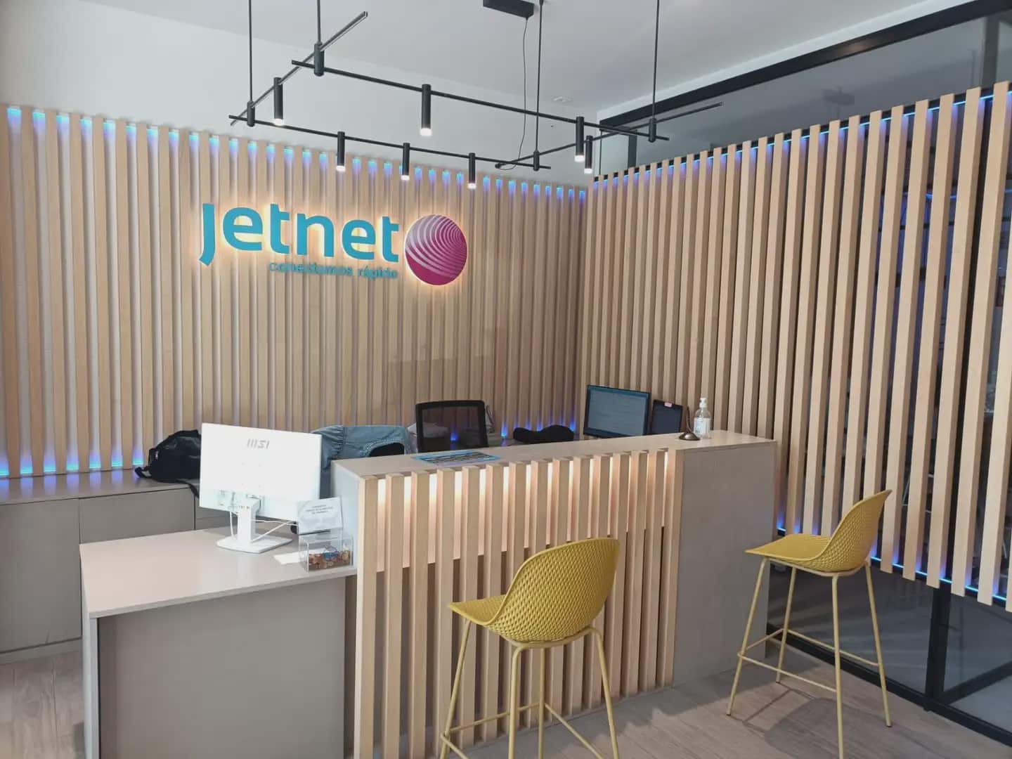 Commercial for rent in Granada city - € 3,200 (Ref: 9844377)