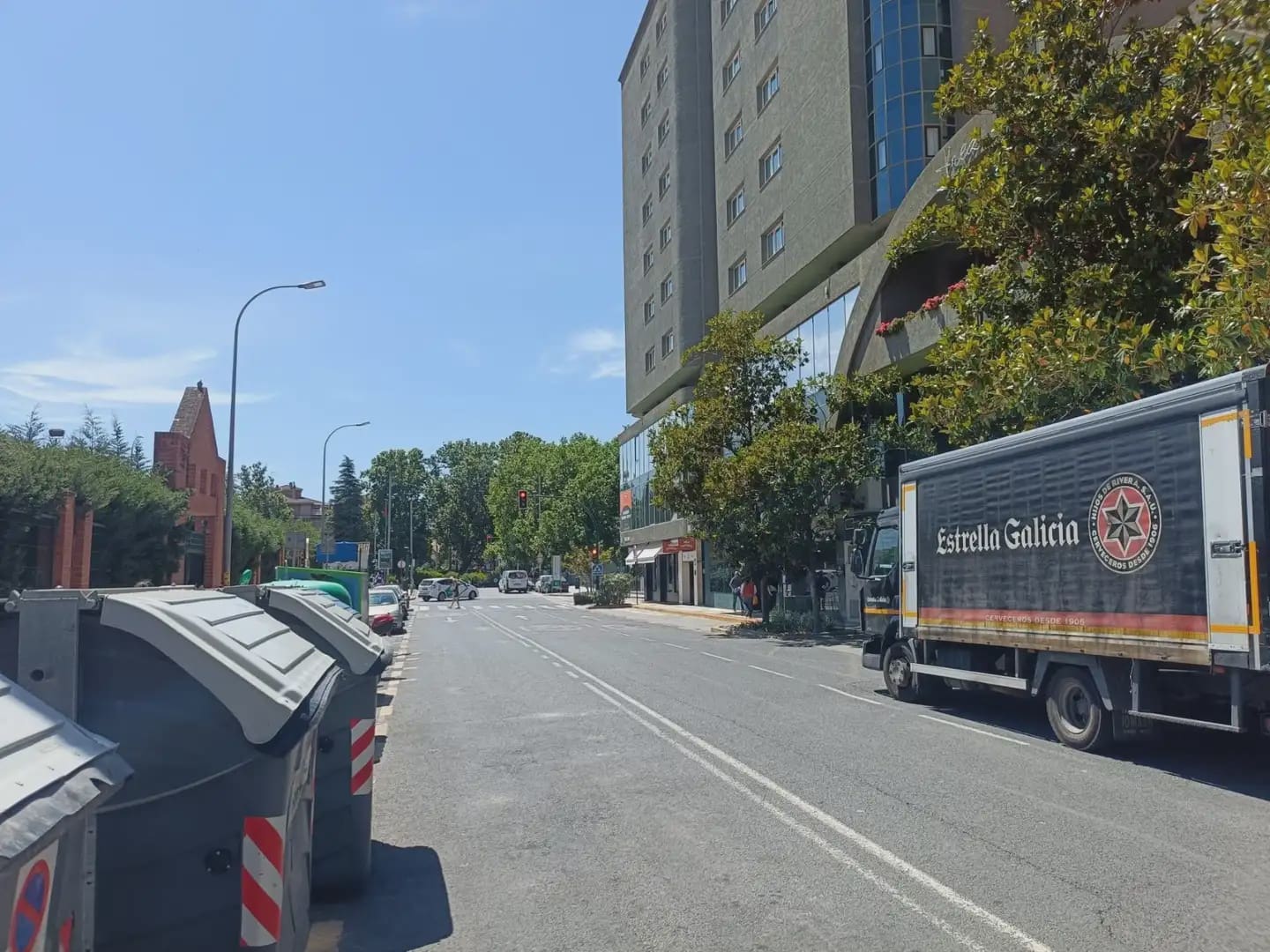 Commercial for rent in Granada city - € 3,200 (Ref: 9844377)