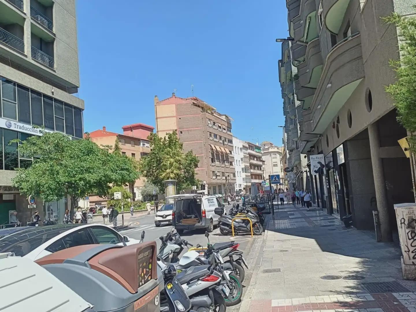 Commercial for rent in Granada city - € 3,200 (Ref: 9844377)