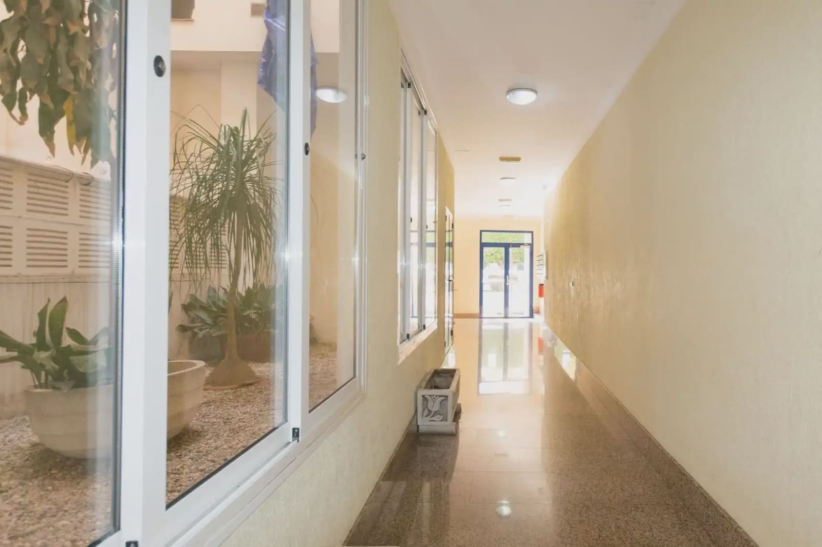 2 bedroom Flat for sale in Roquetas de Mar with garage - € 125,000 (Ref: 9848104)