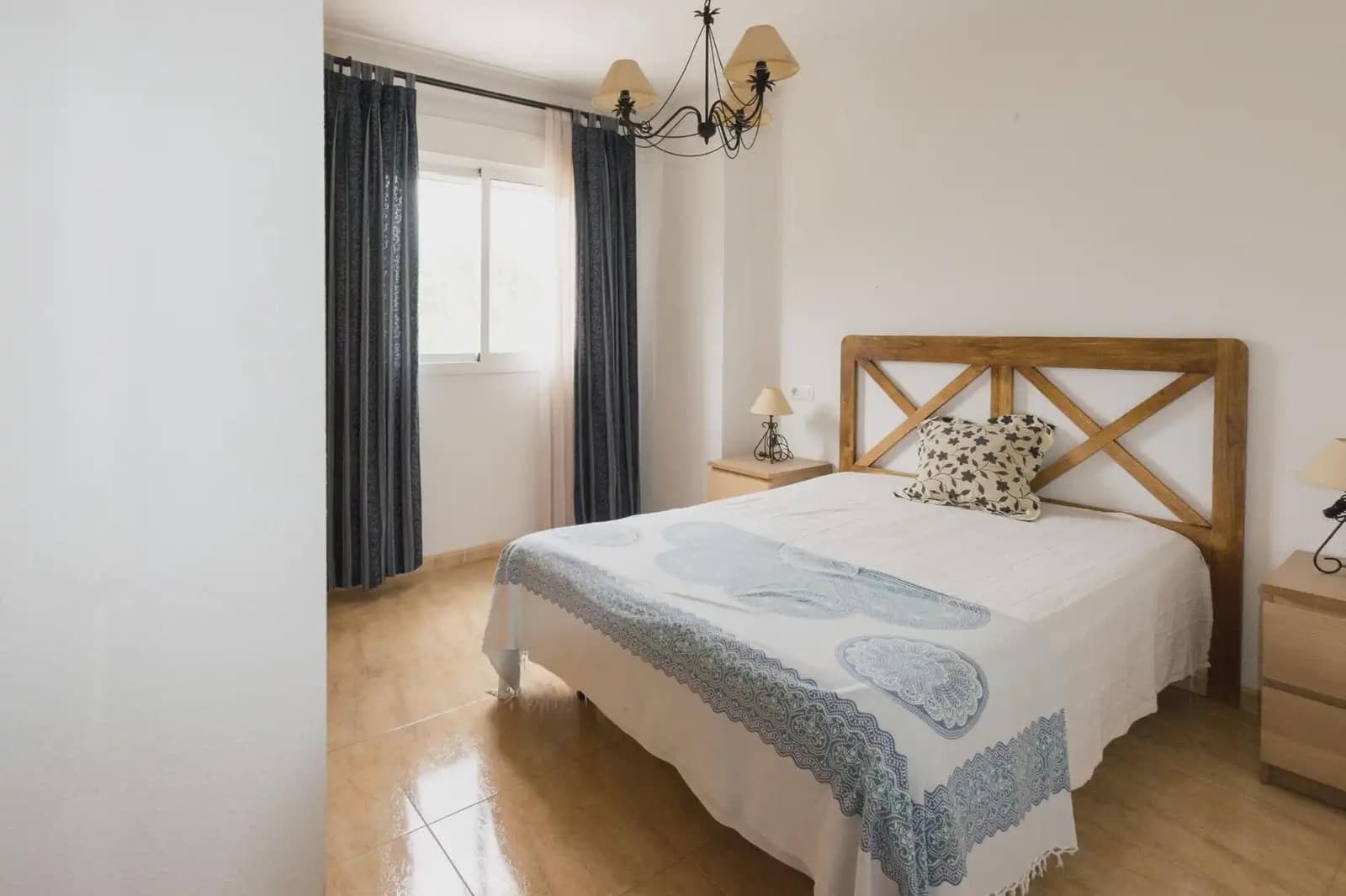 2 bedroom Flat for sale in Roquetas de Mar with garage - € 125,000 (Ref: 9848104)