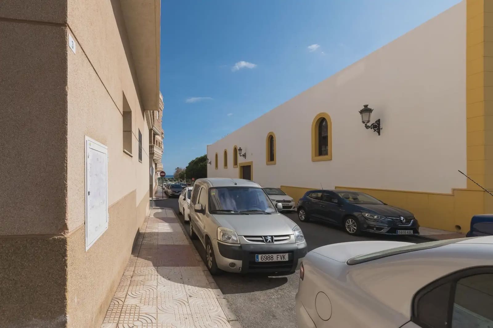 2 bedroom Flat for sale in Roquetas de Mar with garage - € 125,000 (Ref: 9848104)