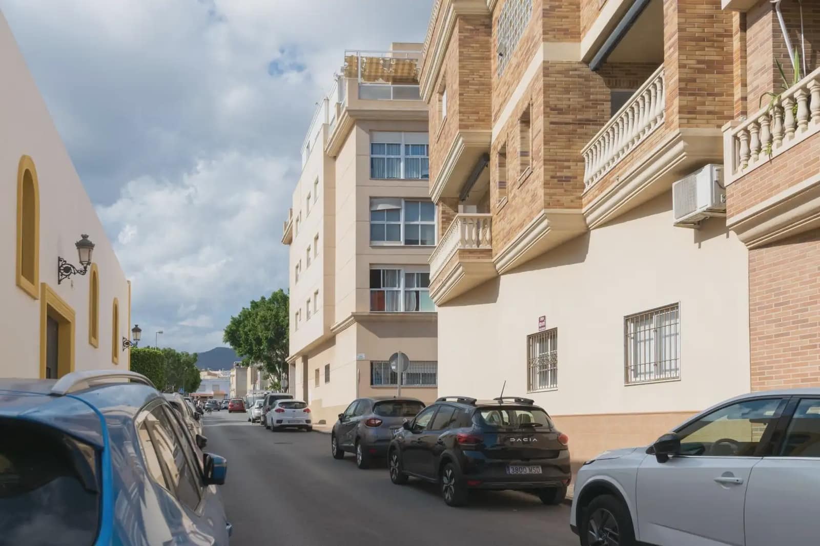 2 bedroom Flat for sale in Roquetas de Mar with garage - € 125,000 (Ref: 9848104)