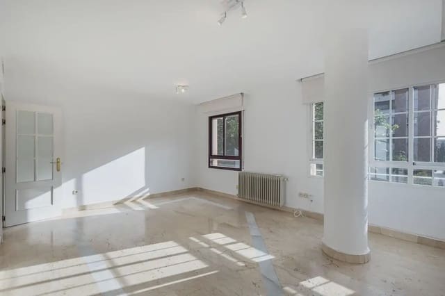 2 Zimmer Wohnung zu vermieten in Centro - Sagrario, Granada Stadt mit Garage - 800 € (Ref: 9848106)