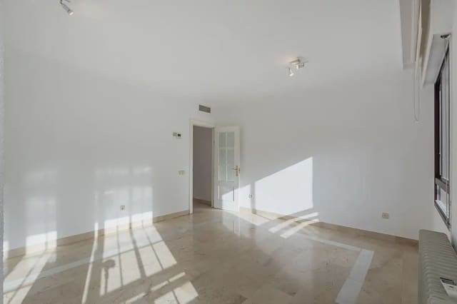 2 Zimmer Wohnung zu vermieten in Centro - Sagrario, Granada Stadt mit Garage - 800 € (Ref: 9848106)