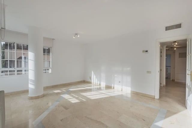 2 Zimmer Wohnung zu vermieten in Centro - Sagrario, Granada Stadt mit Garage - 800 € (Ref: 9848106)