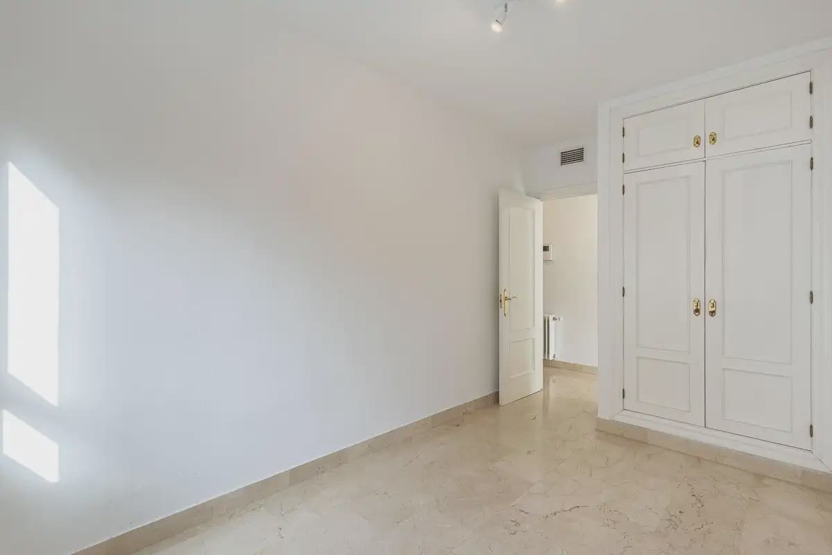 2 Zimmer Wohnung zu vermieten in Granada Stadt mit Garage - 800 € (Ref: 9848106)