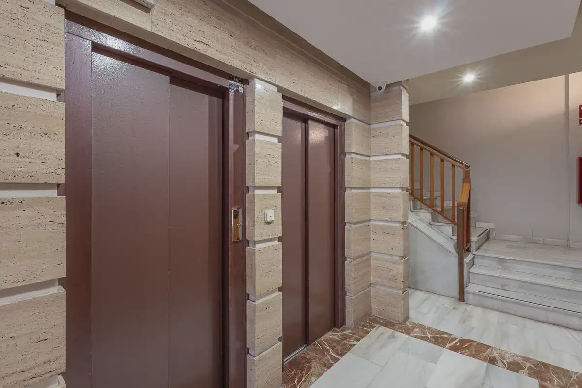 2 Zimmer Wohnung zu vermieten in Granada Stadt mit Garage - 800 € (Ref: 9848106)