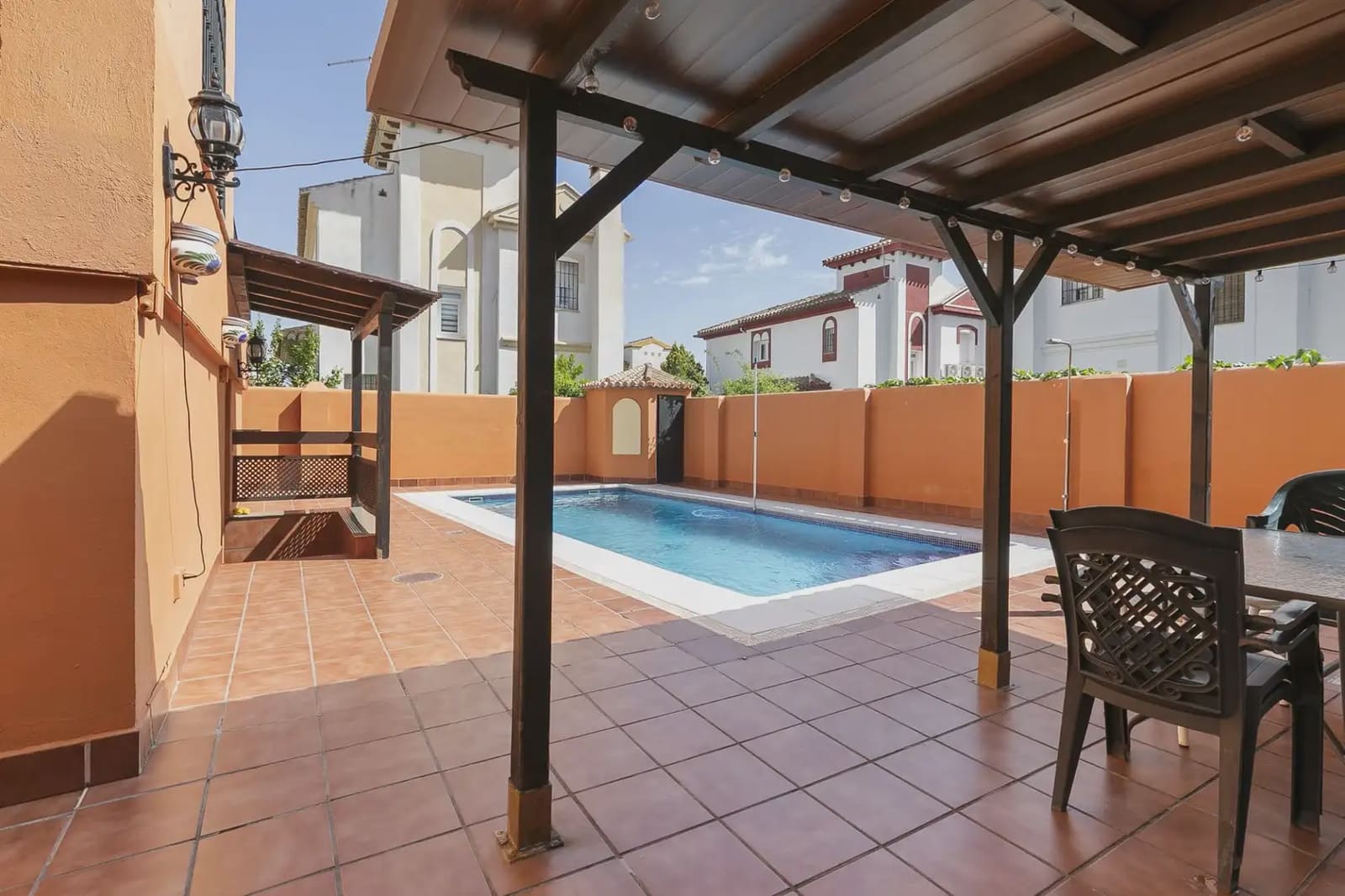 5 bedroom Villa for sale in Gojar with pool garage - € 360,000 (Ref: 9848107)