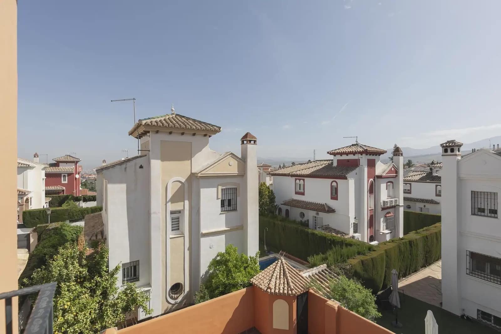 5 bedroom Villa for sale in Gojar with pool garage - € 360,000 (Ref: 9848107)