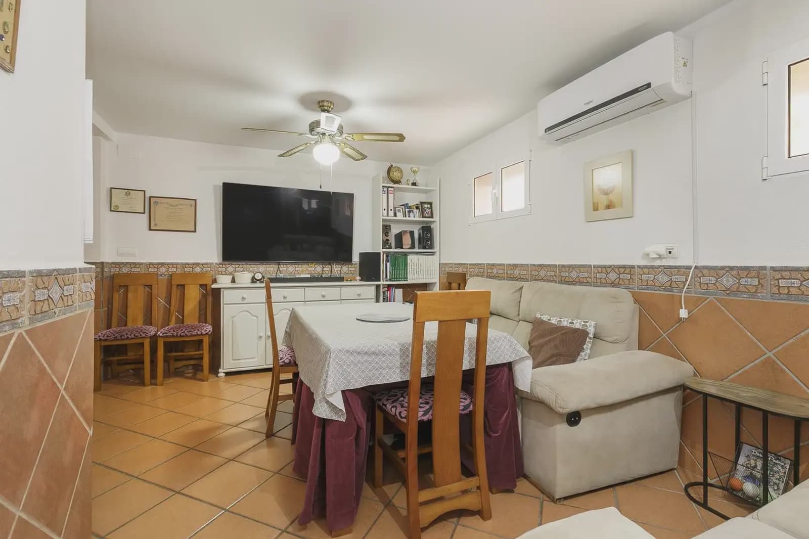5 bedroom Villa for sale in Gojar with pool garage - € 360,000 (Ref: 9848107)