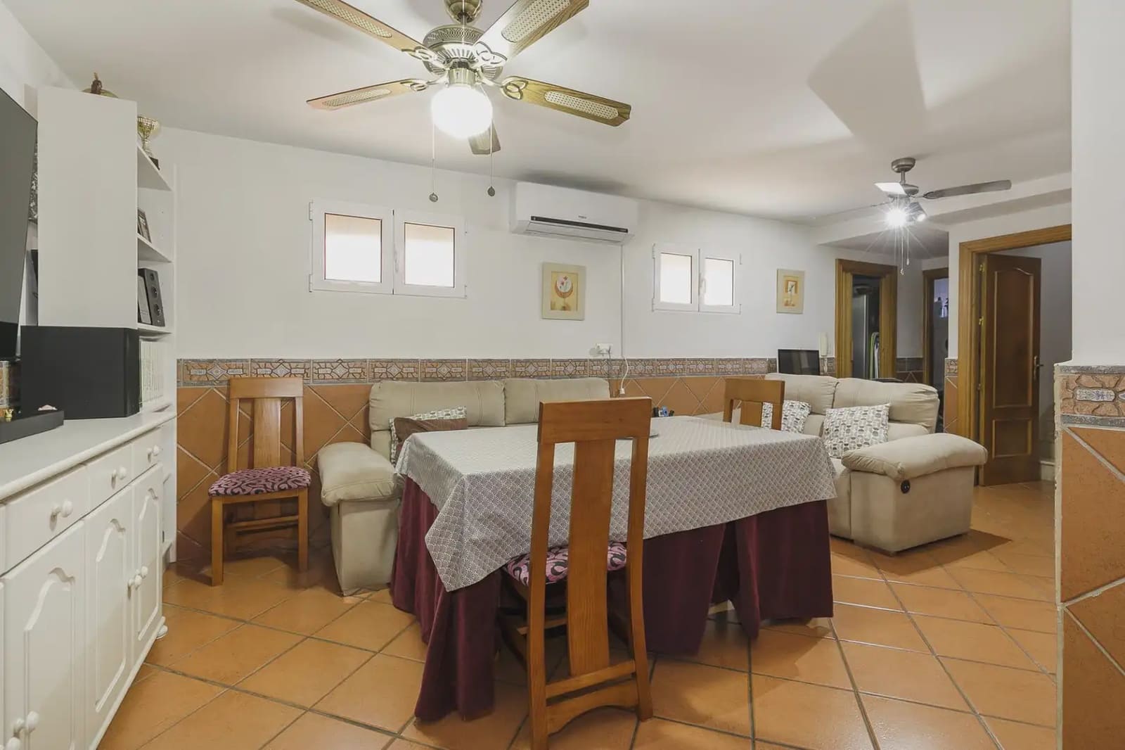 5 bedroom Villa for sale in Gojar with pool garage - € 360,000 (Ref: 9848107)