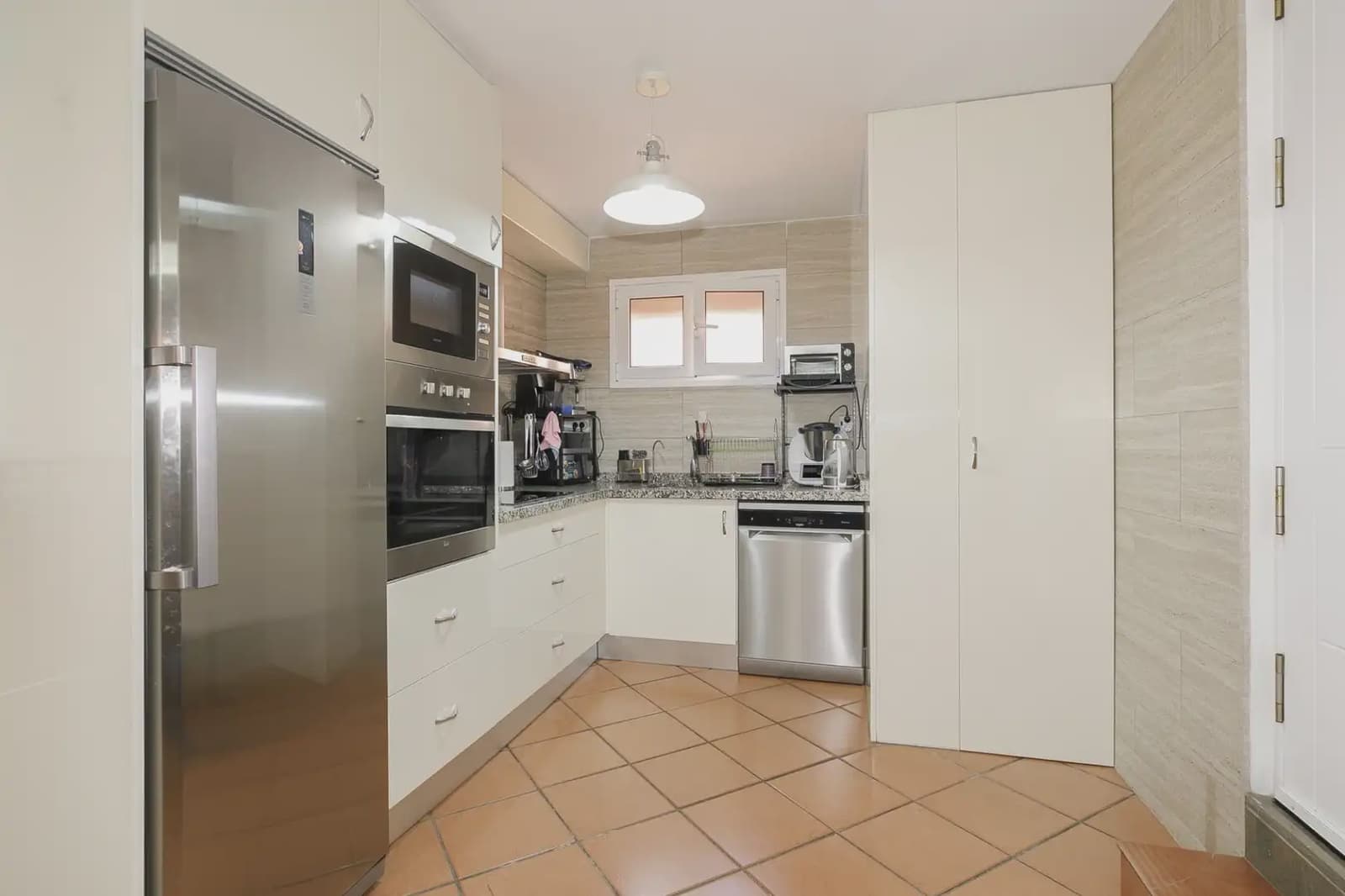 5 bedroom Villa for sale in Gojar with pool garage - € 360,000 (Ref: 9848107)
