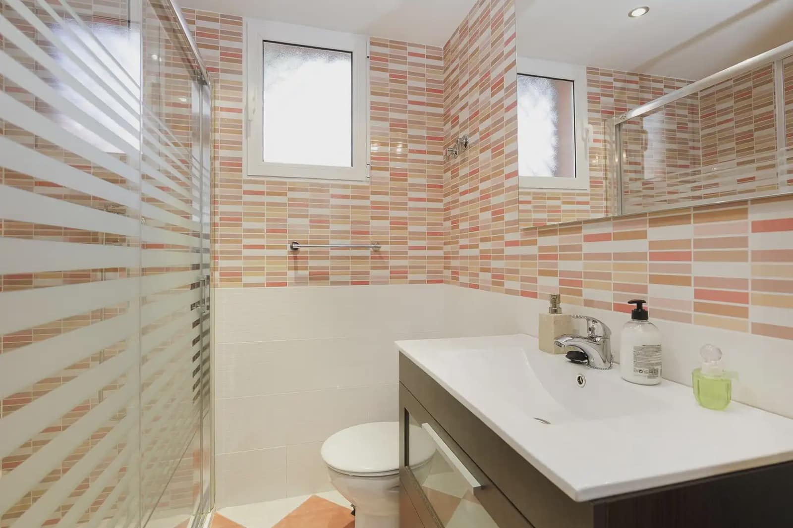 5 bedroom Villa for sale in Gojar with pool garage - € 360,000 (Ref: 9848107)