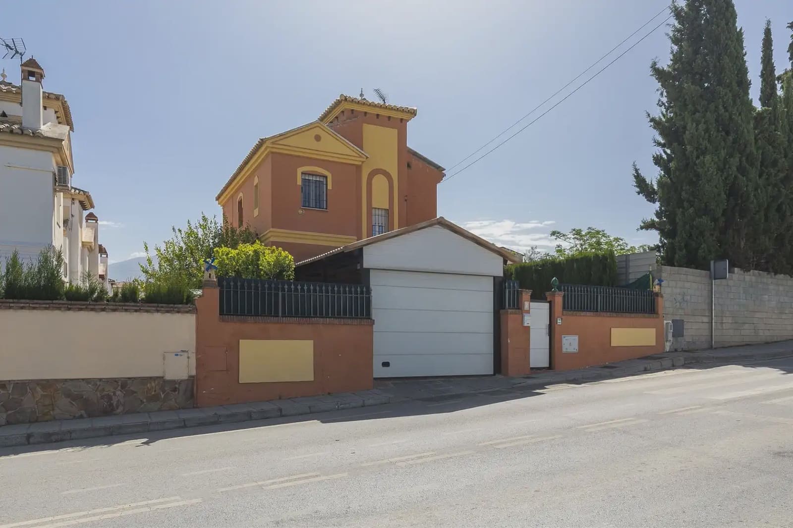 5 bedroom Villa for sale in Gojar with pool garage - € 360,000 (Ref: 9848107)