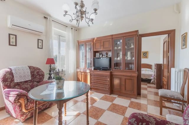 4 soverom Leilighet til salgs i Centro - Sagrario, Granada by - € 299 999 (Ref: 9848423)