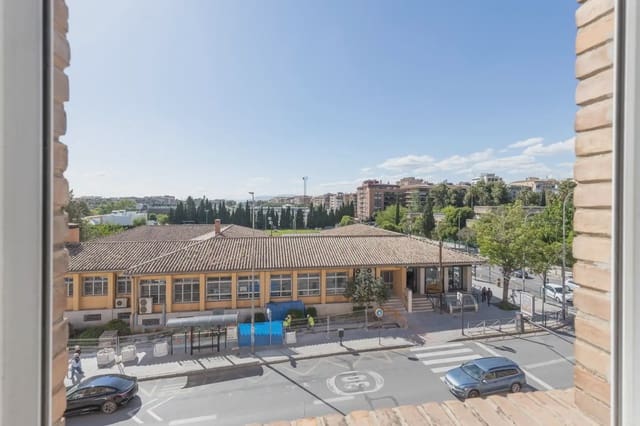 4 soverom Leilighet til salgs i Centro - Sagrario, Granada by - € 299 999 (Ref: 9848423)
