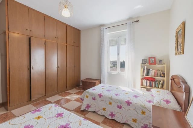 4 soverom Leilighet til salgs i Centro - Sagrario, Granada by - € 299 999 (Ref: 9848423)