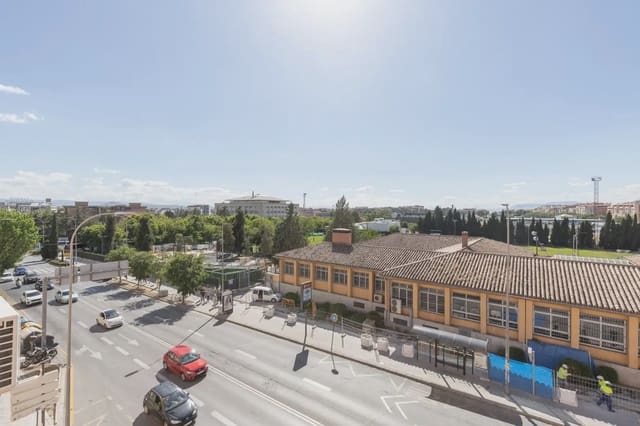 4 soverom Leilighet til salgs i Centro - Sagrario, Granada by - € 299 999 (Ref: 9848423)