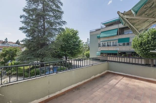4 soveværelse Lejlighed til salg i Cervantes, Granada by med garage - € 315.000 (Ref: 9848424)