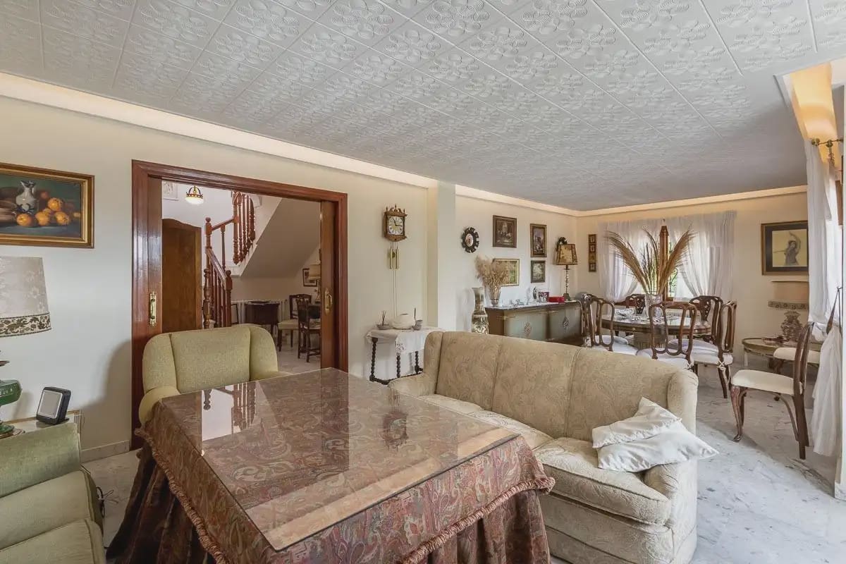 7 soverom Villa til salgs i Huetor Vega med svømmebasseng garasje - € 875 000 (Ref: 9848428)