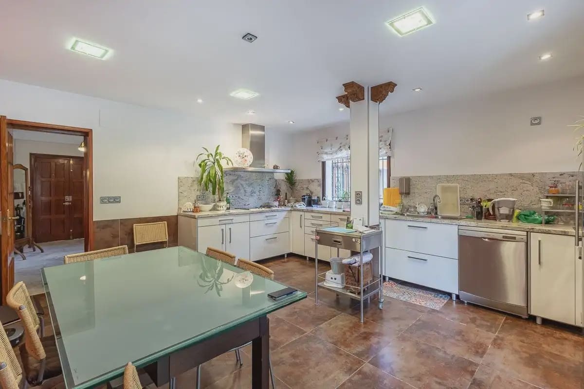 7 soverom Villa til salgs i Huetor Vega med svømmebasseng garasje - € 875 000 (Ref: 9848428)