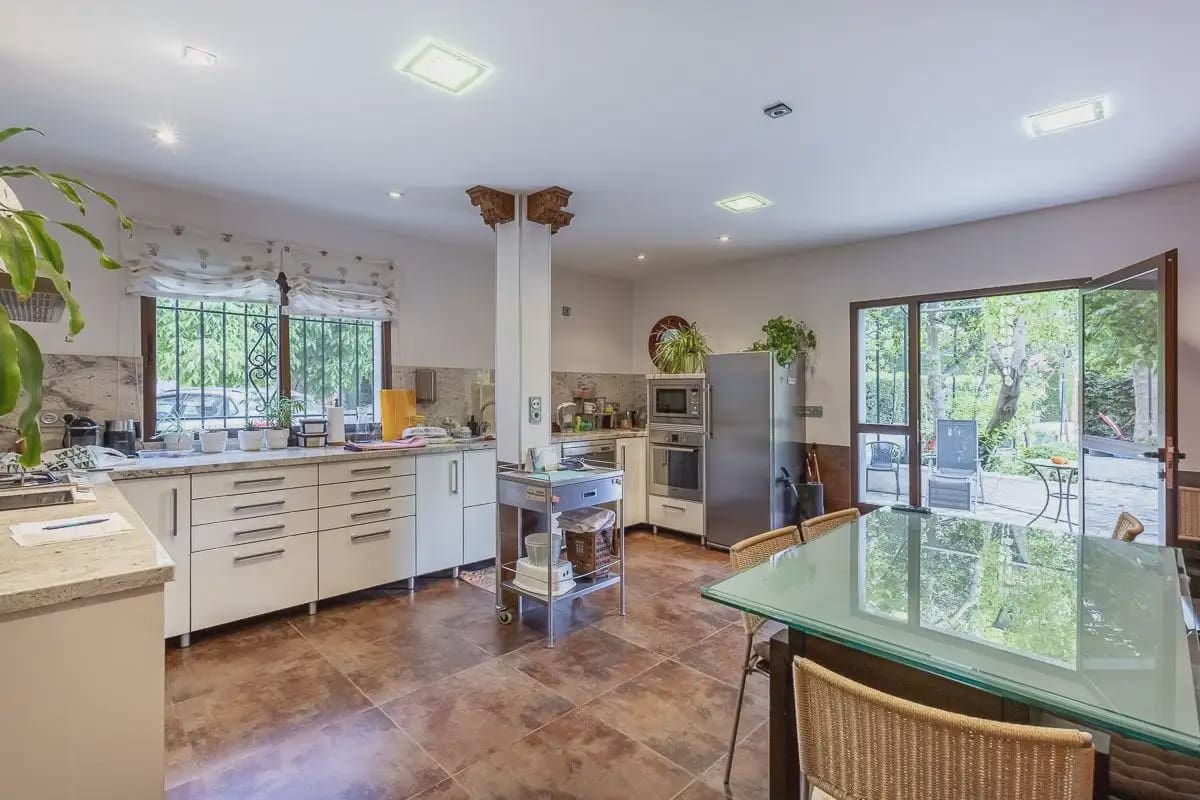 7 soverom Villa til salgs i Huetor Vega med svømmebasseng garasje - € 875 000 (Ref: 9848428)