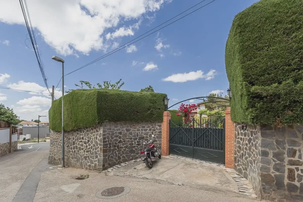 7 soverom Villa til salgs i Huetor Vega med svømmebasseng garasje - € 875 000 (Ref: 9848428)