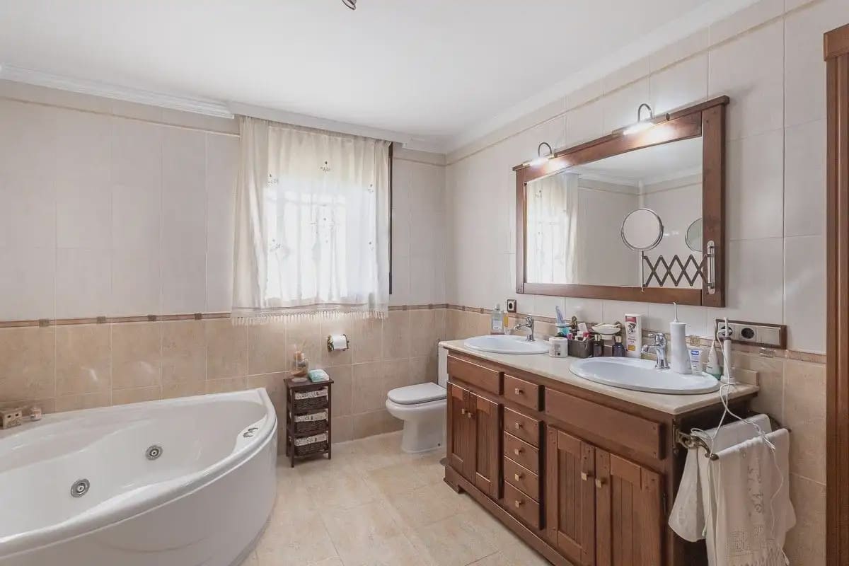 3 bedroom Villa for sale in Albolote with pool garage - € 480,000 (Ref: 9848429)