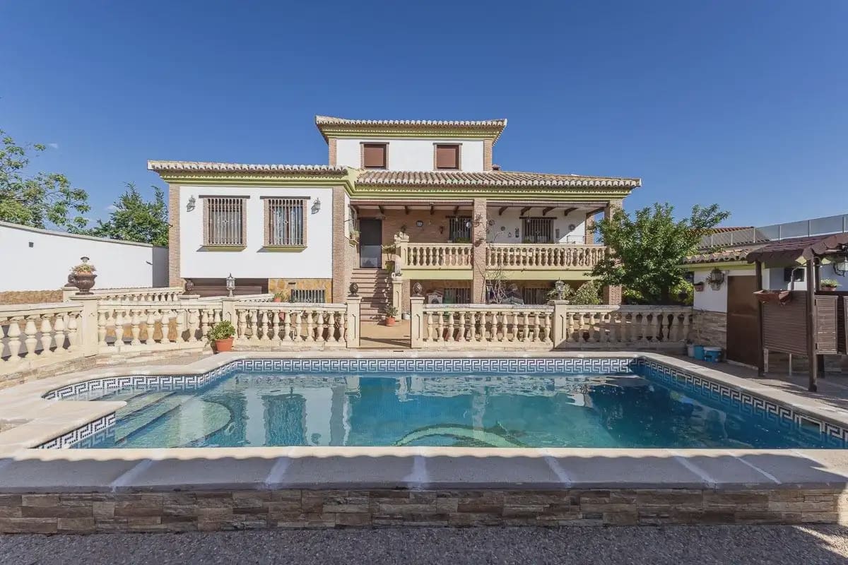 3 bedroom Villa for sale in Albolote with pool garage - € 480,000 (Ref: 9848429)