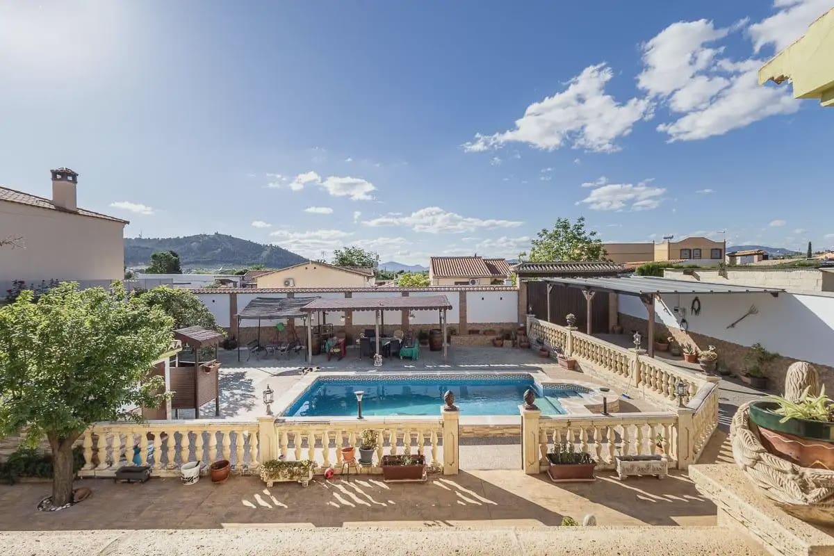 3 bedroom Villa for sale in Albolote with pool garage - € 480,000 (Ref: 9848429)