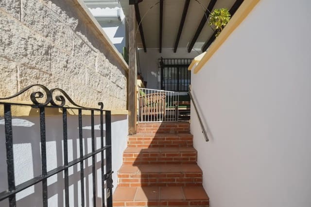 8 chambre Villa/Maison Semi-Mitoyenne à vendre à Calahonda, Motril - 480 000 € (Ref: 9848904)