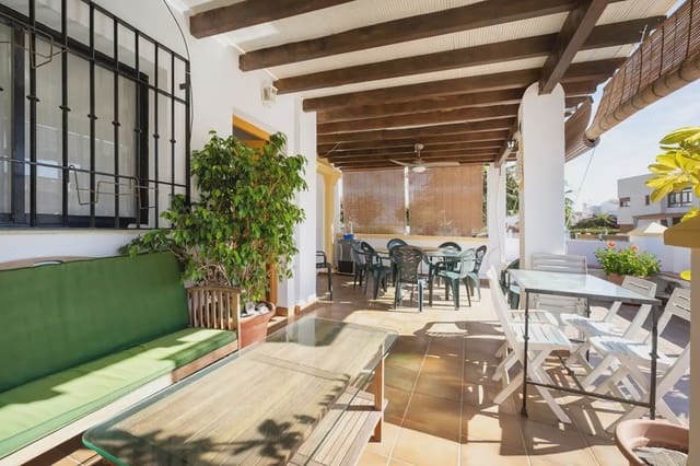 8 chambre Villa/Maison Semi-Mitoyenne à vendre à Calahonda, Motril - 480 000 € (Ref: 9848904)