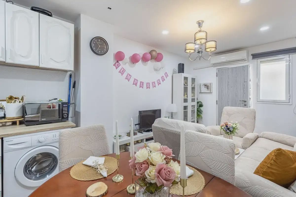 Erhverv til salg i Granada by - € 80.000 (Ref: 9850065)