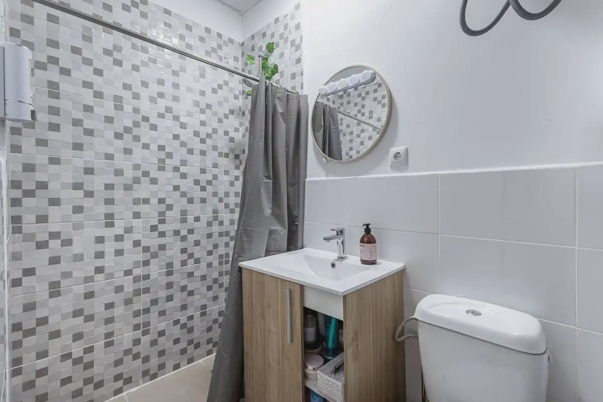 Erhverv til salg i Granada by - € 80.000 (Ref: 9850065)